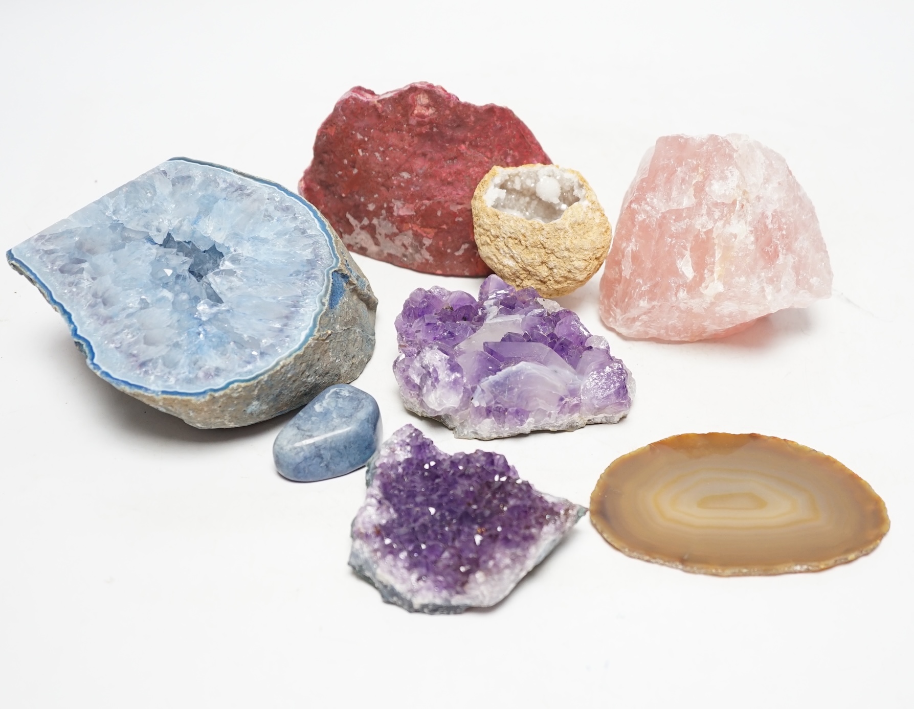 A collection of mineral specimens and geodes to include Amethyst, rose quartz, tigers eye, labradorite and polished fossils